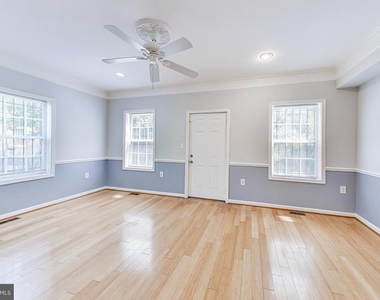 5713 Eads Street Ne - Photo Thumbnail 7