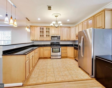 5713 Eads Street Ne - Photo Thumbnail 5