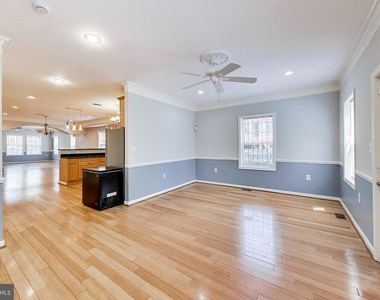 5713 Eads Street Ne - Photo Thumbnail 8