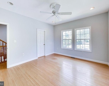 5713 Eads Street Ne - Photo Thumbnail 13