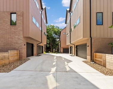732 Springdale Rd - Photo Thumbnail 16