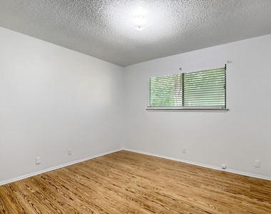 10710 Topperwein Dr - Photo Thumbnail 10
