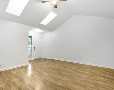10710 Topperwein Dr - Photo Thumbnail 1