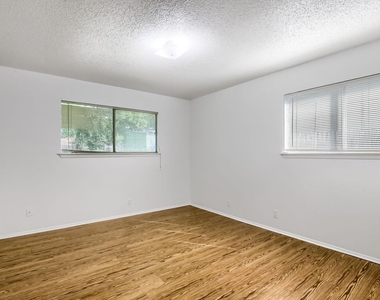 10710 Topperwein Dr - Photo Thumbnail 7