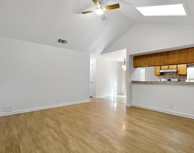 10710 Topperwein Dr - Photo Thumbnail 3