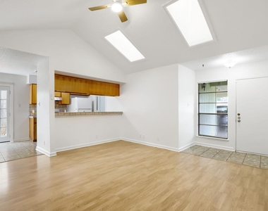 10710 Topperwein Dr - Photo Thumbnail 2