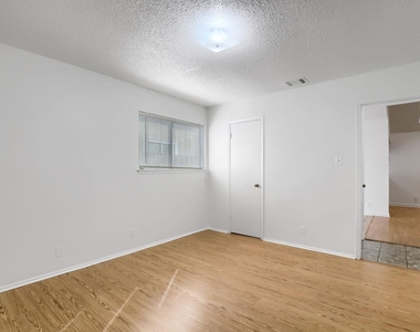 10710 Topperwein Dr - Photo Thumbnail 8