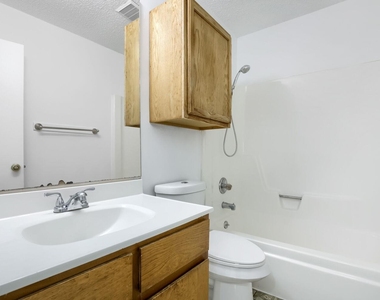 10710 Topperwein Dr - Photo Thumbnail 12