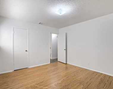 10710 Topperwein Dr - Photo Thumbnail 9