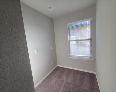 3201 College Park Dr - Photo Thumbnail 6