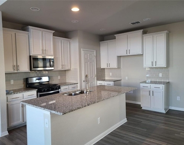 3201 College Park Dr - Photo Thumbnail 5