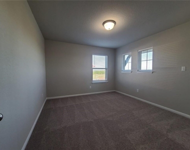 3201 College Park Dr - Photo Thumbnail 10