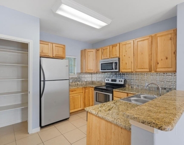 6810 Deatonhill Dr - Photo Thumbnail 5