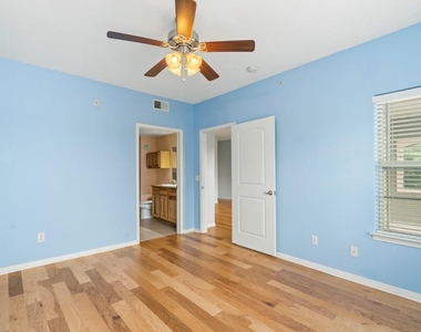 6810 Deatonhill Dr - Photo Thumbnail 8
