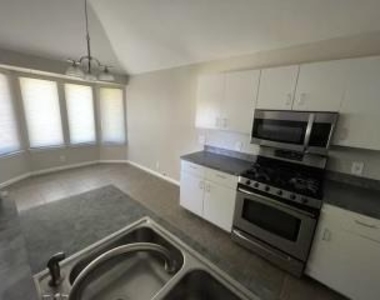 1104 Winecup Ct - Photo Thumbnail 2
