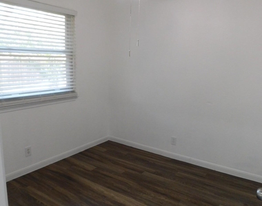 1104 Winecup Ct - Photo Thumbnail 10