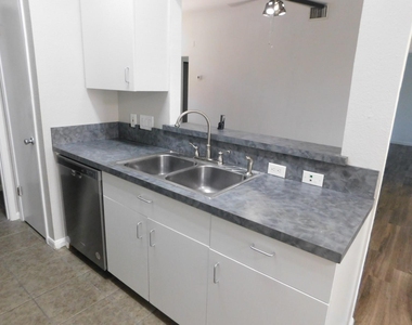1104 Winecup Ct - Photo Thumbnail 17