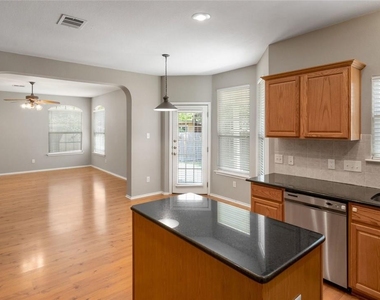2633 Bolton St - Photo Thumbnail 8