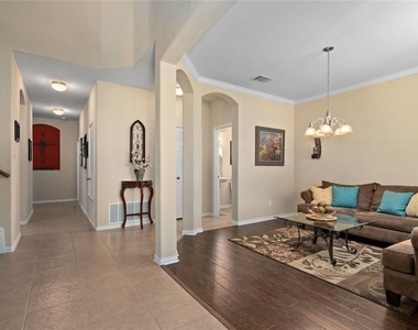 153 Crizer Ct - Photo Thumbnail 2