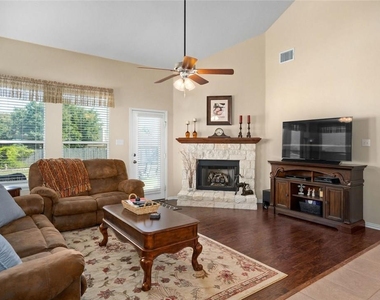 153 Crizer Ct - Photo Thumbnail 3