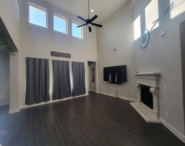 340 Cross Timbers Dr - Photo Thumbnail 6