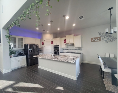 340 Cross Timbers Dr - Photo Thumbnail 8