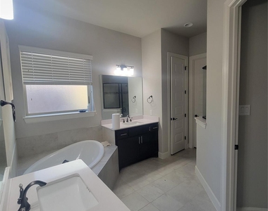 340 Cross Timbers Dr - Photo Thumbnail 13