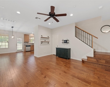 1310 W Parmer Ln - Photo Thumbnail 6