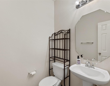 1310 W Parmer Ln - Photo Thumbnail 19