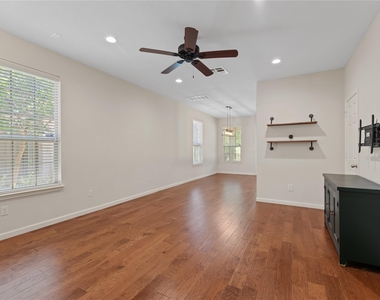 1310 W Parmer Ln - Photo Thumbnail 5