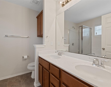 1310 W Parmer Ln - Photo Thumbnail 18
