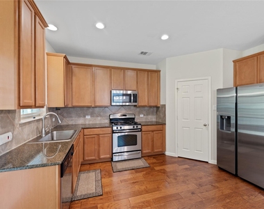 1310 W Parmer Ln - Photo Thumbnail 8