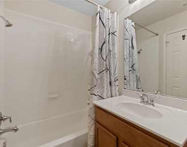 1310 W Parmer Ln - Photo Thumbnail 17