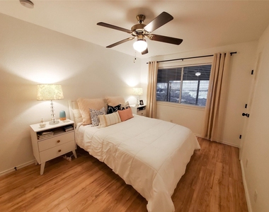 924 Acorn Oaks Dr - Photo Thumbnail 8