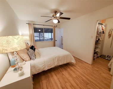 924 Acorn Oaks Dr - Photo Thumbnail 7