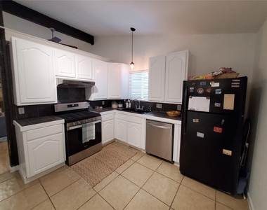 924 Acorn Oaks Dr - Photo Thumbnail 6