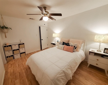 924 Acorn Oaks Dr - Photo Thumbnail 9
