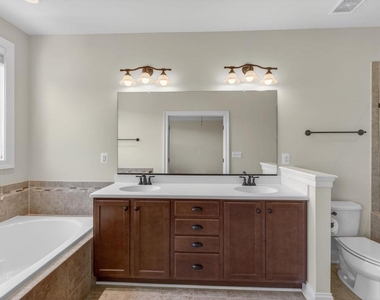 2942 Templehof Ct - Photo Thumbnail 29