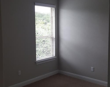 1015 Boatswain Way - Photo Thumbnail 13