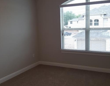 1015 Boatswain Way - Photo Thumbnail 11