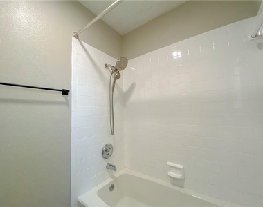 11908 Sunhillow Bnd - Photo Thumbnail 16