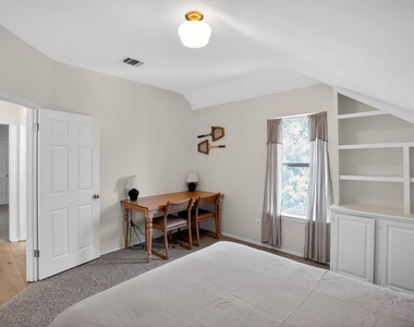 300 N Carriage Hills Dr - Photo Thumbnail 19