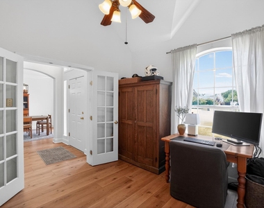 300 N Carriage Hills Dr - Photo Thumbnail 14