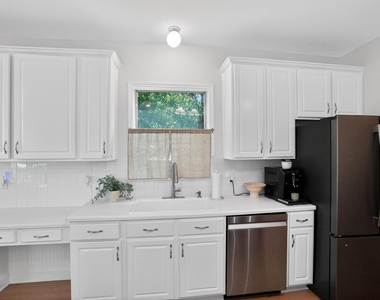 300 N Carriage Hills Dr - Photo Thumbnail 16
