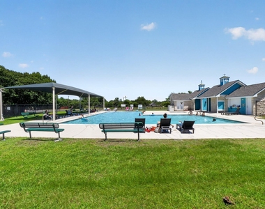 300 N Carriage Hills Dr - Photo Thumbnail 32