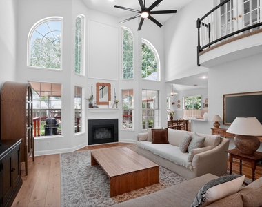 300 N Carriage Hills Dr - Photo Thumbnail 4