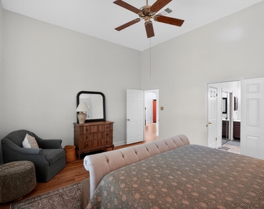 300 N Carriage Hills Dr - Photo Thumbnail 18