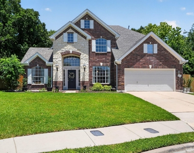 300 N Carriage Hills Dr - Photo Thumbnail 2