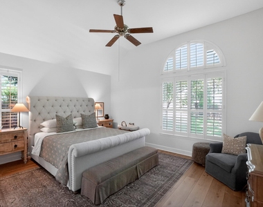 300 N Carriage Hills Dr - Photo Thumbnail 8