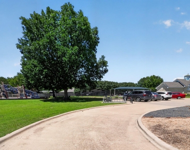 300 N Carriage Hills Dr - Photo Thumbnail 30